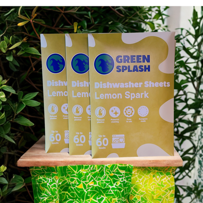 Vaatwasstrips tegen groene achtergrond